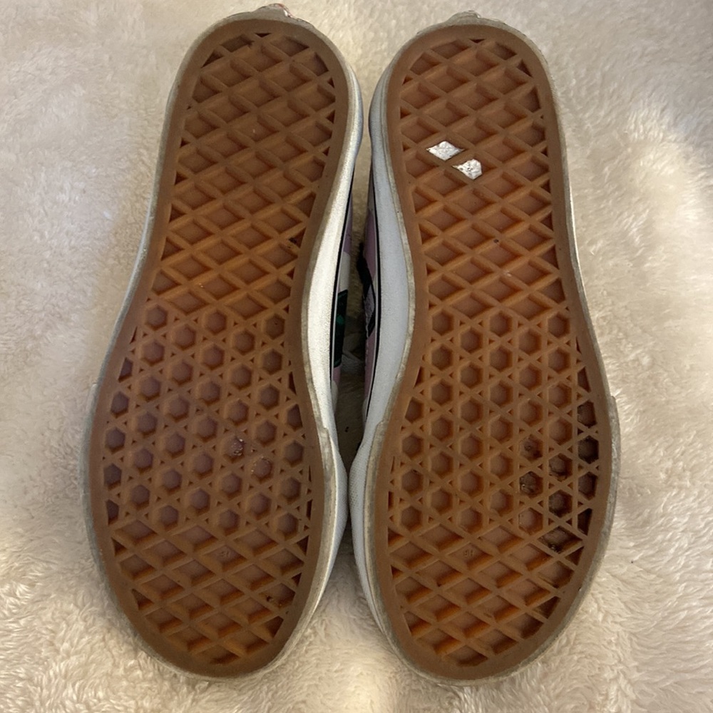 Nightmare Before Christmas Sk8-Hi Zip Vans - Picture 4 of 7